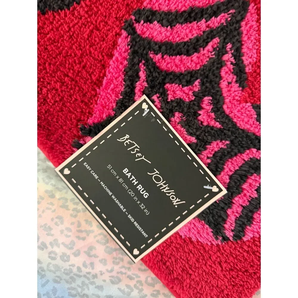 Betsey Johnson Halloween Bath Rug Hearts Cobwebs Pink Black 20x32 NWT